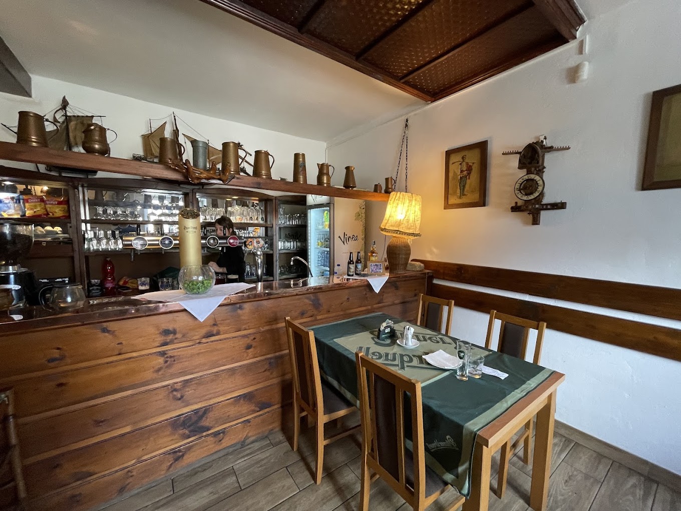 Lokál — bar a posezení
