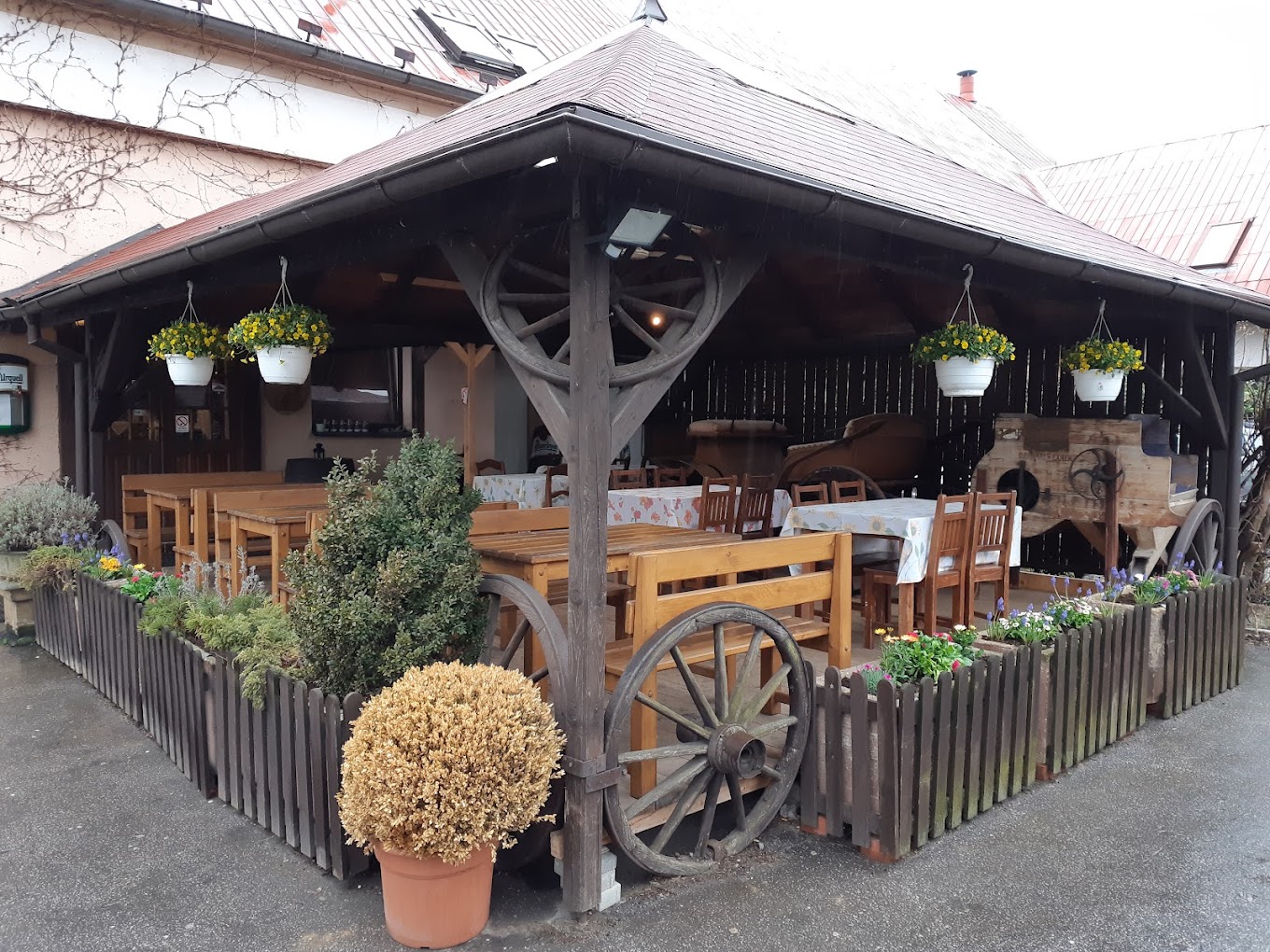 Hostinec U Rozcestí — exteriér